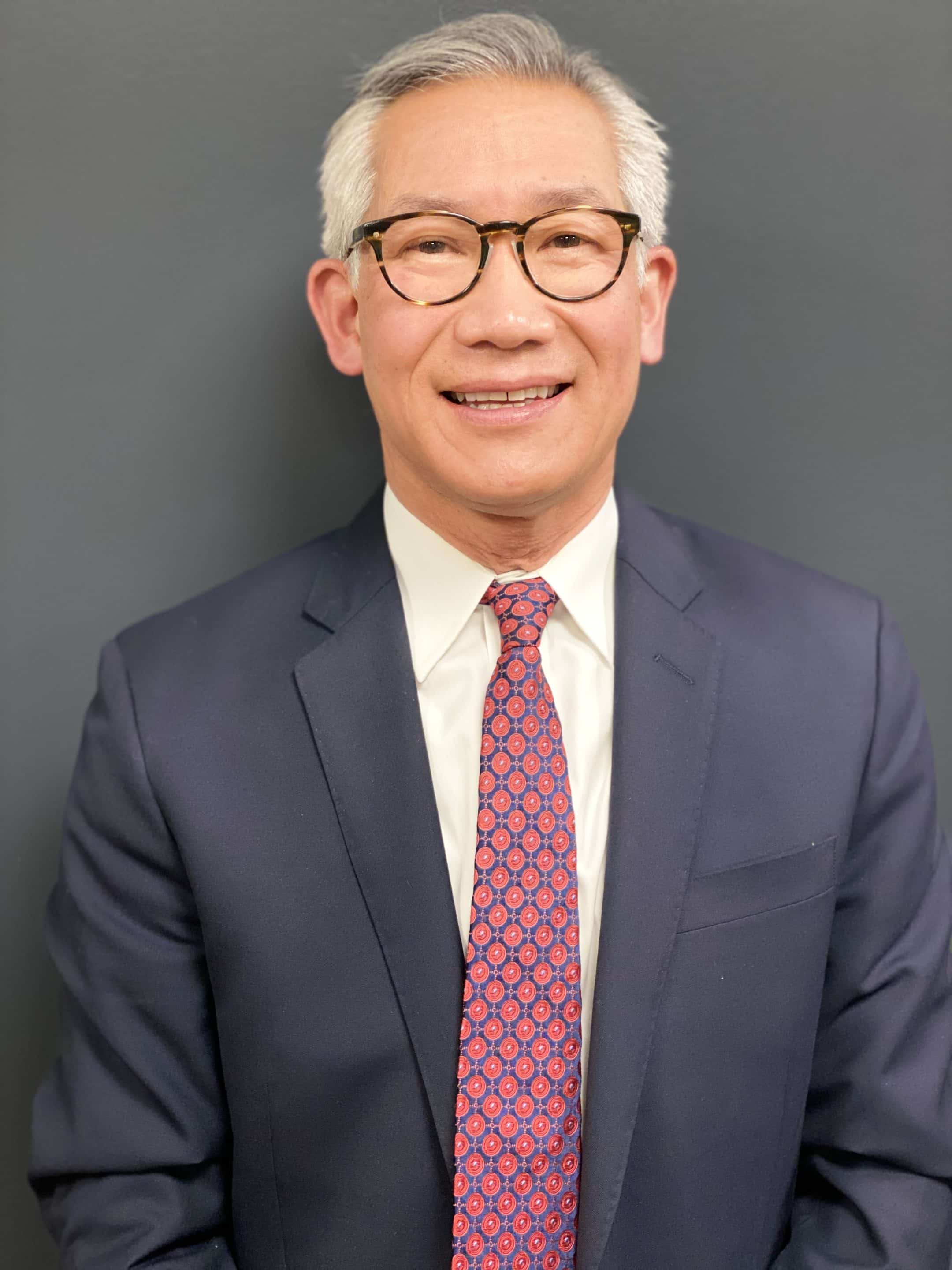 Eric P. Suan, M.D., F.A.C.S. Eric P. Suan MD FACS Retina Specialist & Vitreoretinal Surgeon